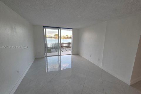 Снять в аренду кондоминиум в Майами, Флорида 2 спальни, 78.5м2, № 2003848 - фото 6