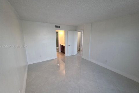 Снять в аренду кондоминиум в Майами, Флорида 2 спальни, 78.5м2, № 2003848 - фото 10