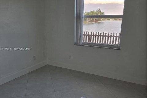 Снять в аренду кондоминиум в Майами, Флорида 2 спальни, 78.5м2, № 2003848 - фото 16