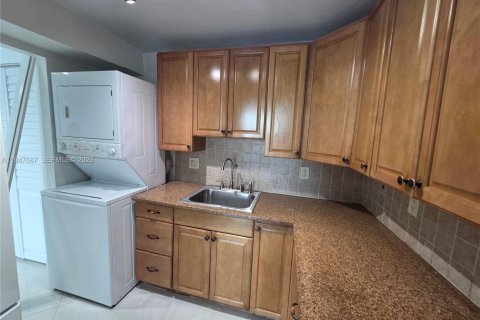 Снять в аренду кондоминиум в Майами, Флорида 2 спальни, 78.5м2, № 2003848 - фото 22