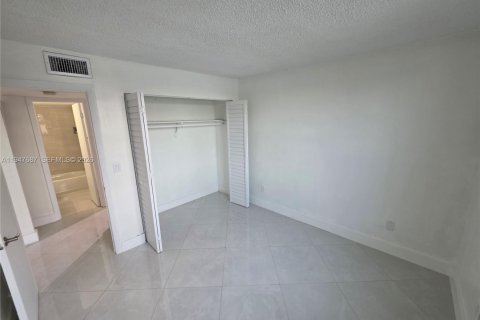 Снять в аренду кондоминиум в Майами, Флорида 2 спальни, 78.5м2, № 2003848 - фото 18