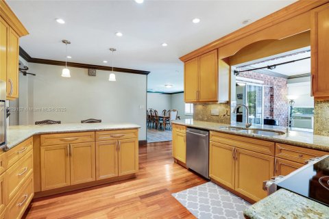 Casa en venta en Coral Springs, Florida, 4 dormitorios, 423.63 m2 № 1823401 - foto 4