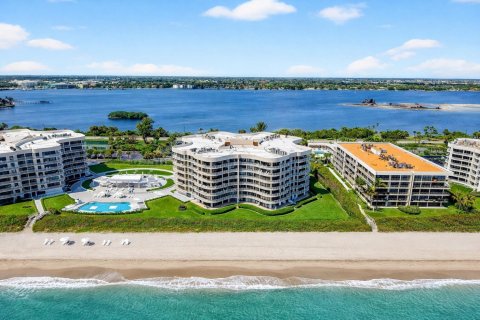 Copropriété à vendre à Palm Beach, Floride: 2 chambres, 161.65 m2 № 2087693 - photo 2