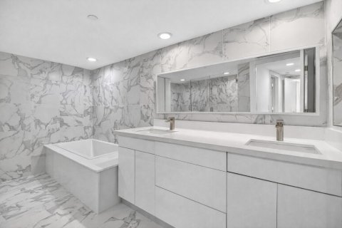 Copropriété à vendre à Palm Beach, Floride: 2 chambres, 161.65 m2 № 2087693 - photo 13