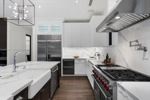 Купить виллу или дом в Майами, Флорида 7 спален, 562.99м2, № 2075903 - фото 12