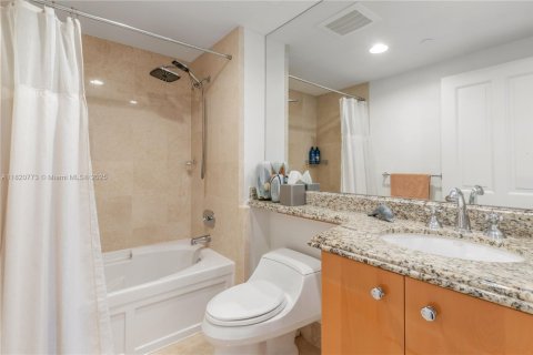 Condo in Sunny Isles Beach, Florida, 3 bedrooms  № 1779249 - photo 26