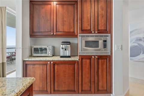 Condo in Sunny Isles Beach, Florida, 3 bedrooms  № 1779249 - photo 15
