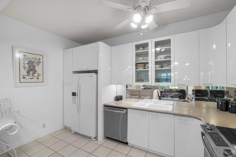 Copropriété à louer à Boca Raton, Floride: 2 chambres, 142.05 m2 № 2439405 - photo 16