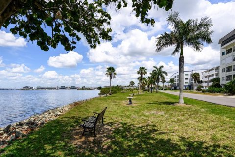Condo in Punta Gorda, Florida, 3 bedrooms  № 2213777 - photo 2