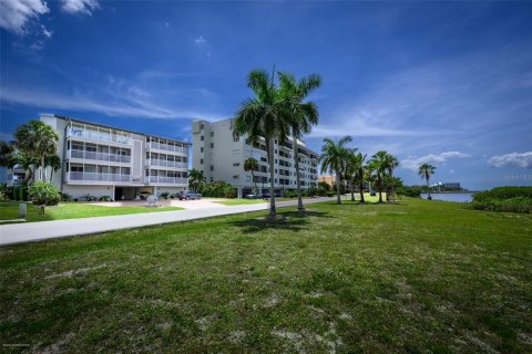 Condo in Punta Gorda, Florida, 3 bedrooms  № 2213777 - photo 5
