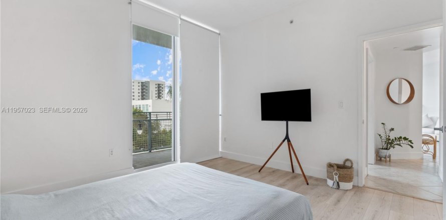 Condominio en Miami, Florida, 2 dormitorios № 2011321