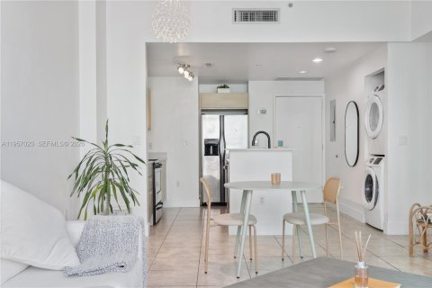 Condominio en venta en Miami, Florida, 2 dormitorios, 88.07 m2 № 2011321 - foto 11
