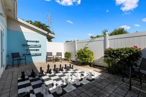 Commercial property in Holmes Beach, Florida 5 bedrooms, 203.27 sq.m. № 2097676 - photo 26