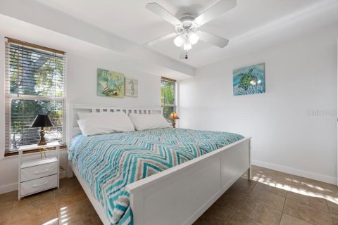 Commercial property in Holmes Beach, Florida 5 bedrooms, 203.27 sq.m. № 2097676 - photo 28