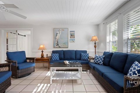 Commercial property in Holmes Beach, Florida 5 bedrooms, 203.27 sq.m. № 2097676 - photo 7