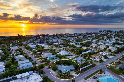 Commercial property in Holmes Beach, Florida 5 bedrooms, 203.27 sq.m. № 2097676