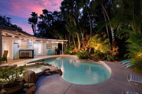Commercial property in Holmes Beach, Florida 5 bedrooms, 203.27 sq.m. № 2097676 - photo 5