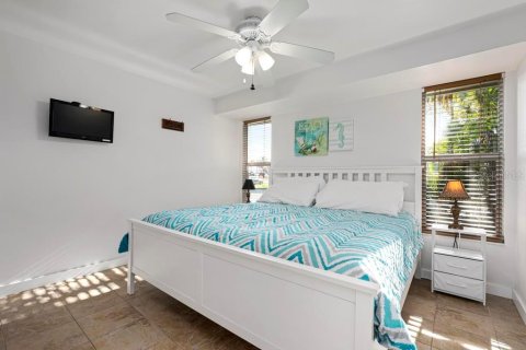 Commercial property in Holmes Beach, Florida 5 bedrooms, 203.27 sq.m. № 2097676 - photo 27