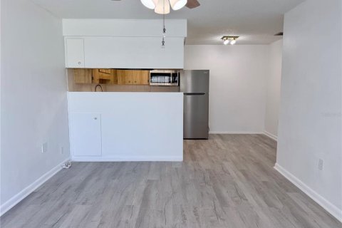 Condo in Holiday, Florida, 2 bedrooms  № 2222617 - photo 11