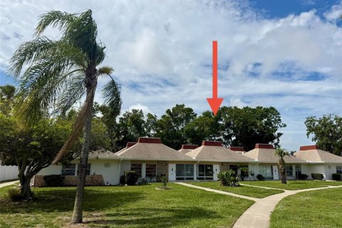 Condo in Holiday, Florida, 2 bedrooms  № 2222617 - photo 23
