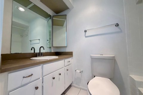 Condo in Holiday, Florida, 2 bedrooms  № 2222617 - photo 16
