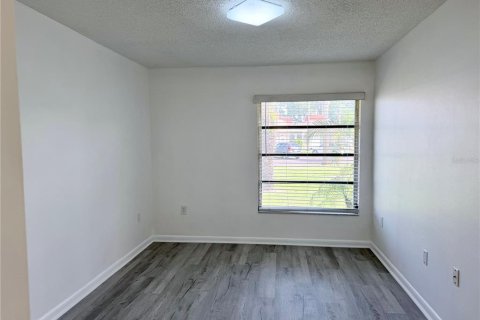 Condo in Holiday, Florida, 2 bedrooms  № 2222617 - photo 18