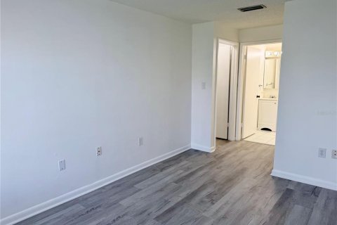 Condo in Holiday, Florida, 2 bedrooms  № 2222617 - photo 19