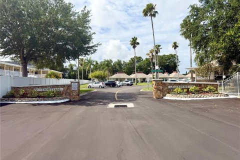 Condo in Holiday, Florida, 2 bedrooms  № 2222617 - photo 24