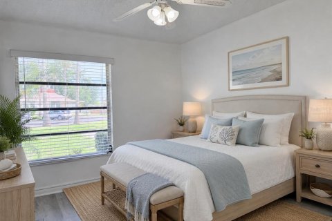 Condo in Holiday, Florida, 2 bedrooms  № 2222617 - photo 4
