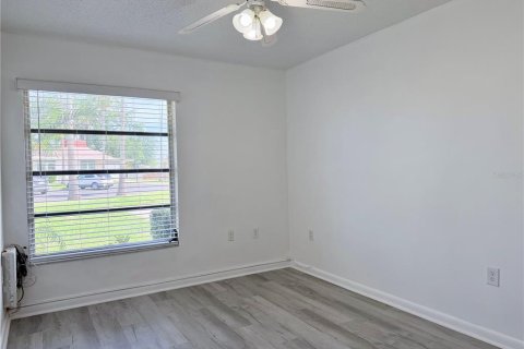 Condo in Holiday, Florida, 2 bedrooms  № 2222617 - photo 20