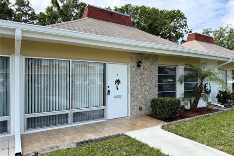 Condo in Holiday, Florida, 2 bedrooms  № 2222617 - photo 2