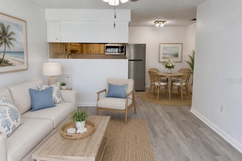 Condo in Holiday, Florida, 2 bedrooms  № 2222617 - photo 6