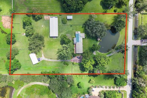 House in Southwest Ranches, Florida 7 bedrooms, 549.98 sq.m. № 1703451 - photo 1