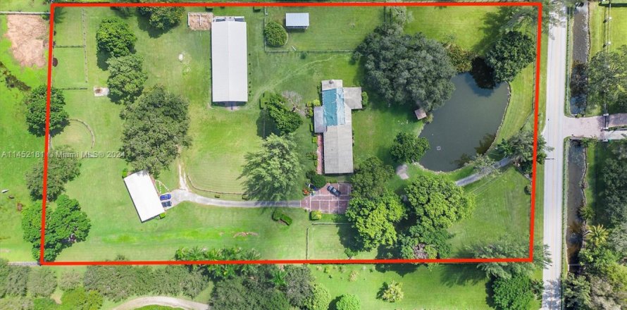 House in Southwest Ranches, Florida 7 bedrooms, 549.98 sq.m. № 1703451