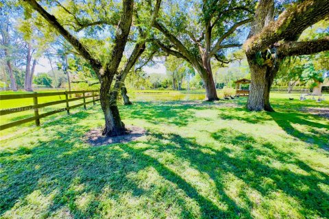 House in Southwest Ranches, Florida 7 bedrooms, 549.98 sq.m. № 1703451 - photo 2