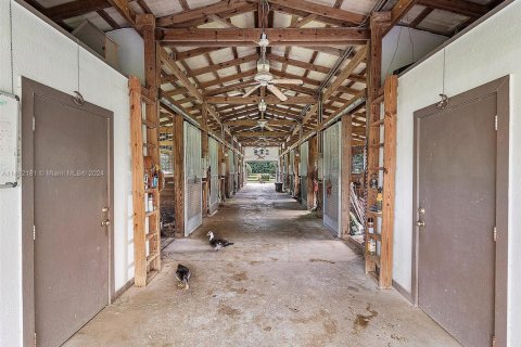 House in Southwest Ranches, Florida 7 bedrooms, 549.98 sq.m. № 1703451 - photo 20
