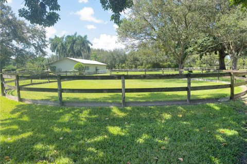 House in Southwest Ranches, Florida 7 bedrooms, 549.98 sq.m. № 1703451 - photo 8