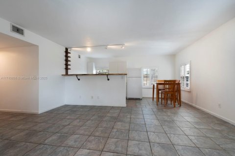 Condo in Fort Lauderdale, Florida, 2 bedrooms  № 1490218 - photo 10