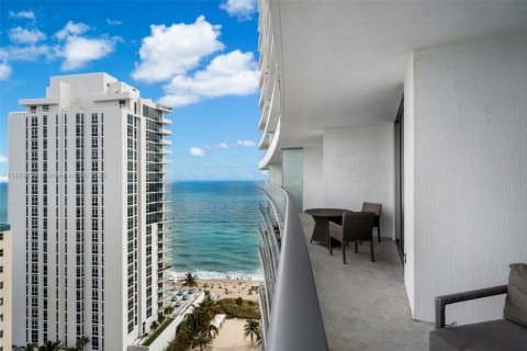 Copropriété à louer à Hollywood, Floride: 2 chambres, 104.89 m2 № 2154717 - photo 17