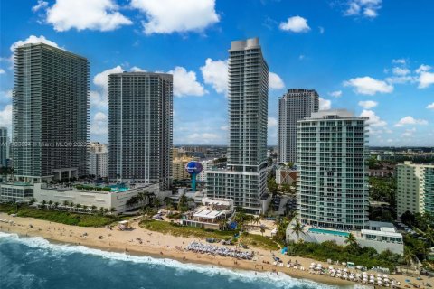 Copropriété à louer à Hollywood, Floride: 2 chambres, 104.89 m2 № 2154717 - photo 29