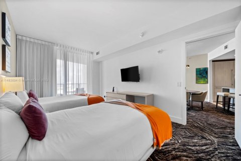 Copropriété à louer à Hollywood, Floride: 2 chambres, 104.89 m2 № 2154717 - photo 2