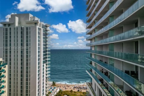 Copropriété à louer à Hollywood, Floride: 2 chambres, 104.89 m2 № 2154717 - photo 30