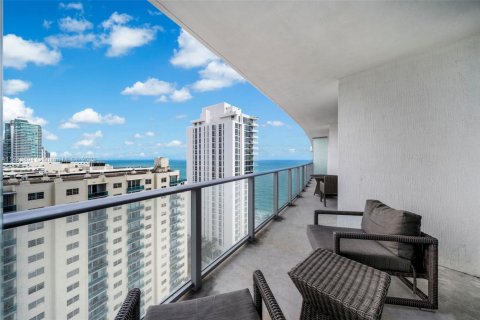 Copropriété à louer à Hollywood, Floride: 2 chambres, 104.89 m2 № 2154717 - photo 16