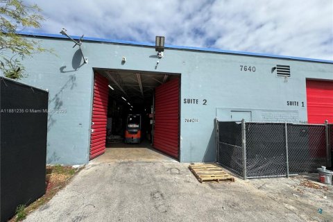 Commercial property in Miami, Florida № 1977635 - photo 4