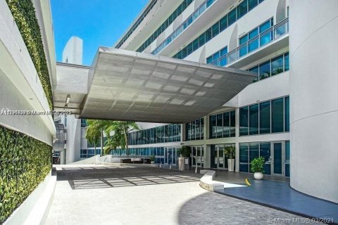 Condo in Aventura, Florida, 1 bedroom  № 1869899 - photo 16