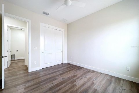 House in Weeki Wachee, Florida 4 bedrooms, 227.42 sq.m. № 1735104 - photo 21