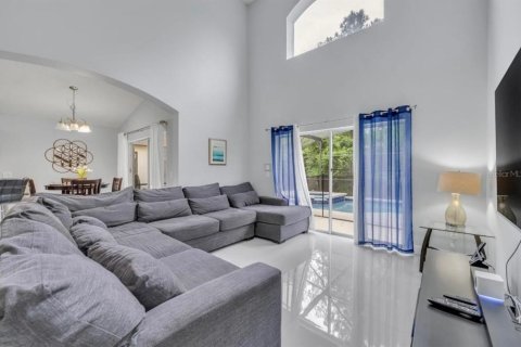 Casa en venta en Kissimmee, Florida, 5 dormitorios, 210.8 m2 № 2157434 - foto 6