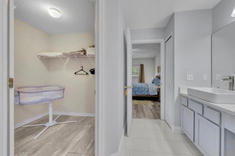 Casa en venta en Kissimmee, Florida, 5 dormitorios, 210.8 m2 № 2157434 - foto 30