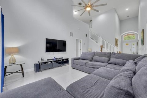Casa en venta en Kissimmee, Florida, 5 dormitorios, 210.8 m2 № 2157434 - foto 7
