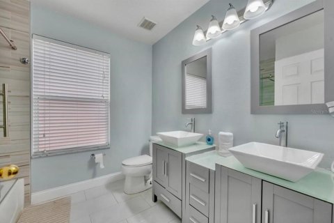 Casa en venta en Kissimmee, Florida, 5 dormitorios, 210.8 m2 № 2157434 - foto 19
